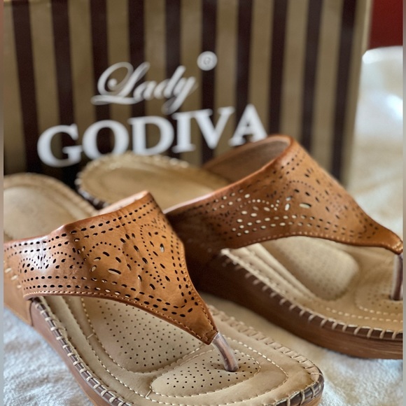 Lady Godiva tan sandals - Picture 5 of 6